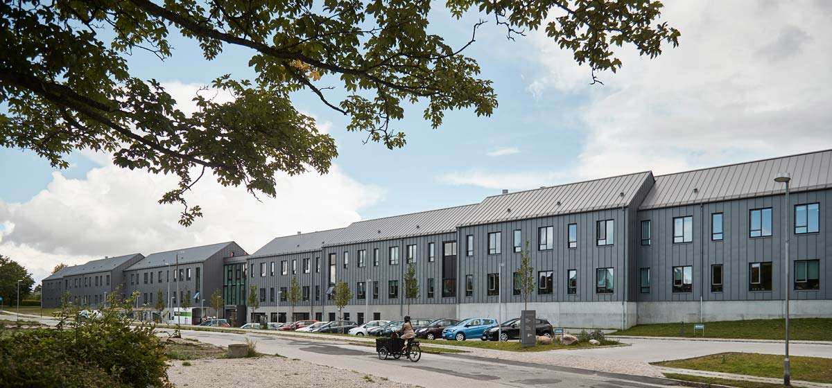 Demensplejehjem beklædt og beskyttet med stål. Glemmer du?, DemensCentrum Aarhus – Skovvang, Skovvangsvej 97-99, 8200 Aarhus